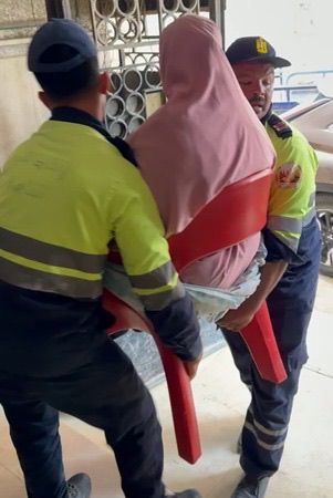 <strong>استغاثة سيدة غير قادرة على الحركة في نقلها لمستشفى بالقاهرة&nbsp;</strong>