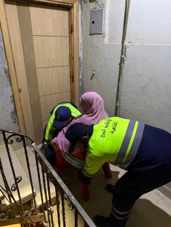 <strong>استغاثة سيدة غير قادرة على الحركة في نقلها لمستشفى بالقاهرة&nbsp;</strong>