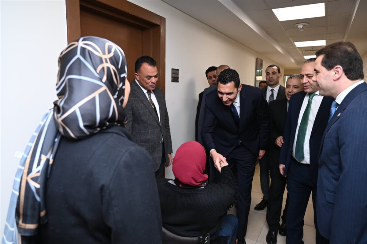 وزير الشباب والرياضة يتفقد قطاعات الوزارة في أول أيام عمله