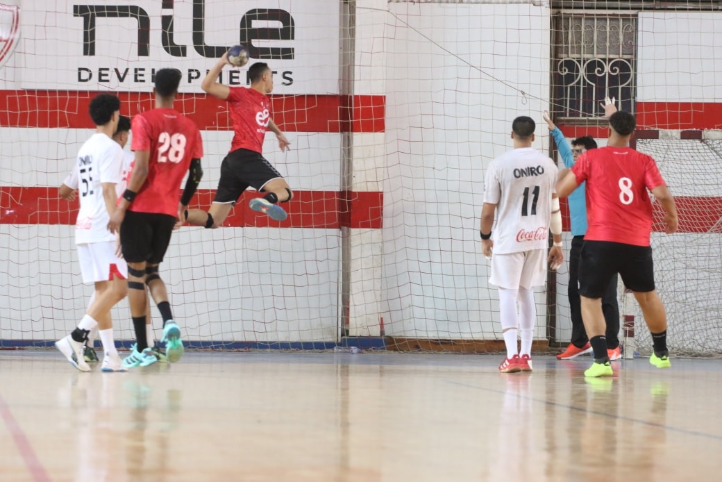 <strong>شباب يد الأهلي 2006 يهزم الزمالك ويتأهل إلى ربع نهائي كأس مصر</strong>