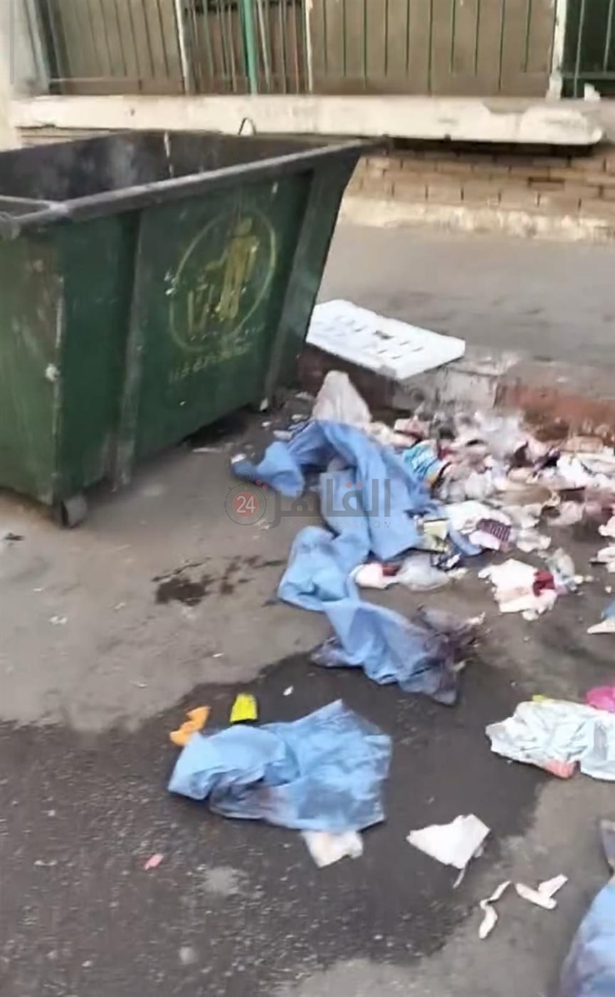 إلقاء المخلفات الطبية بجوار صناديق القمامة