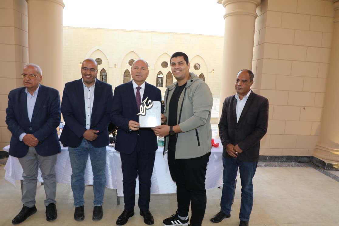 تكريم الحرفيين والفنيين القائمين على أعمال الترميم