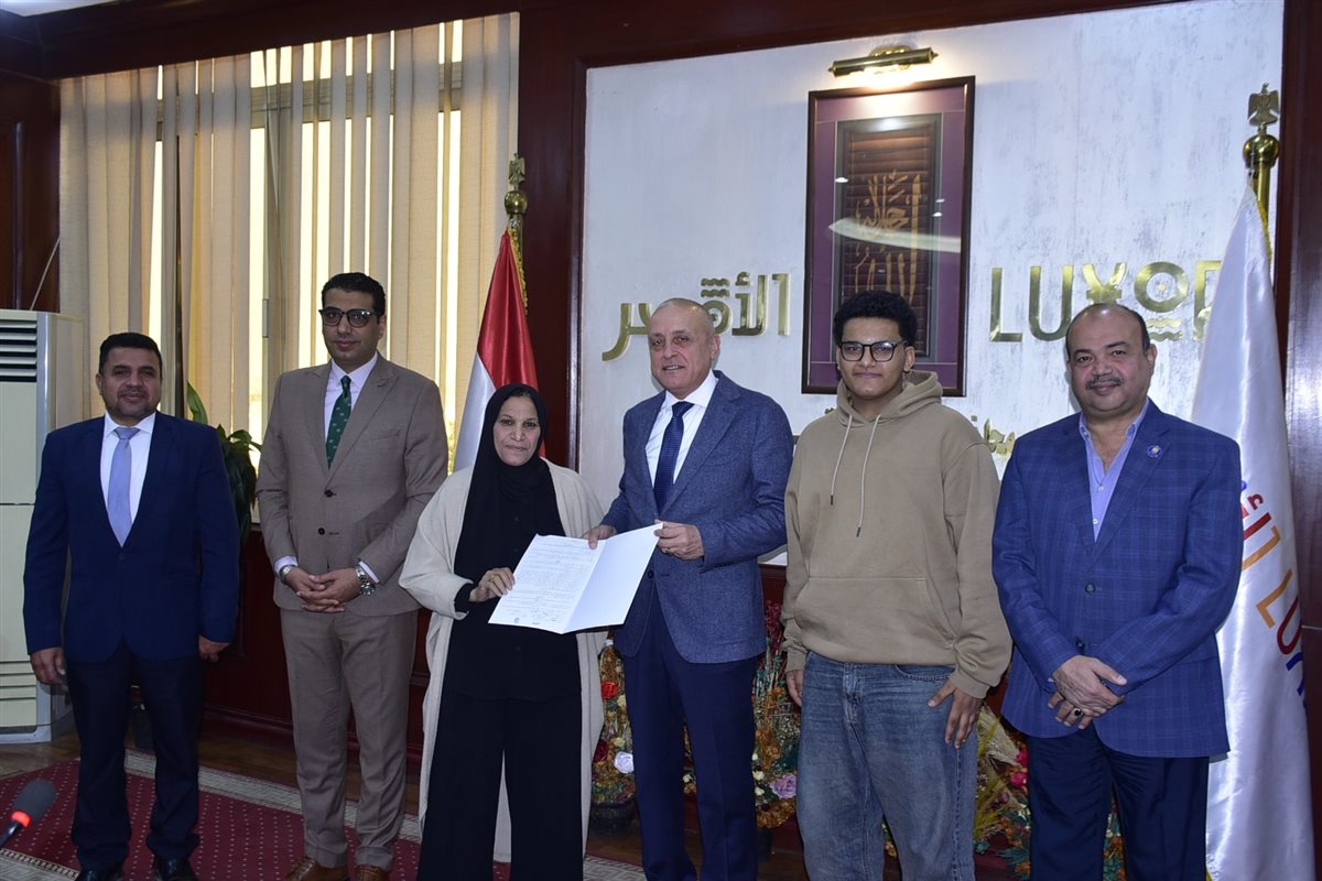محافظ الأقصر يسلم مساكن الطود وسط فرحة الأهالي&nbsp;
