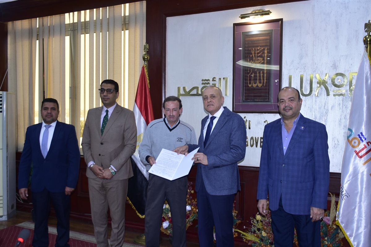 محافظ الأقصر يسلم مساكن الطود وسط فرحة الأهالي&nbsp;
