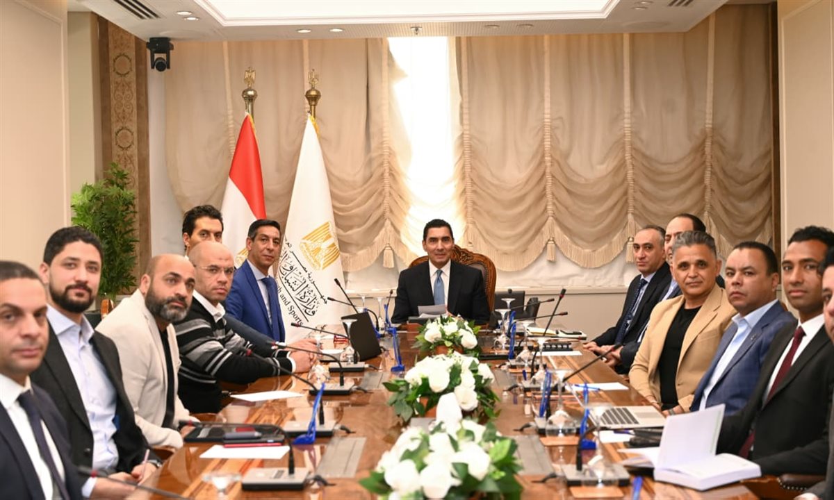 وزير الشباب والرياضة يناقش استعدادات تنفيذ ماراثون المتحف الكبير