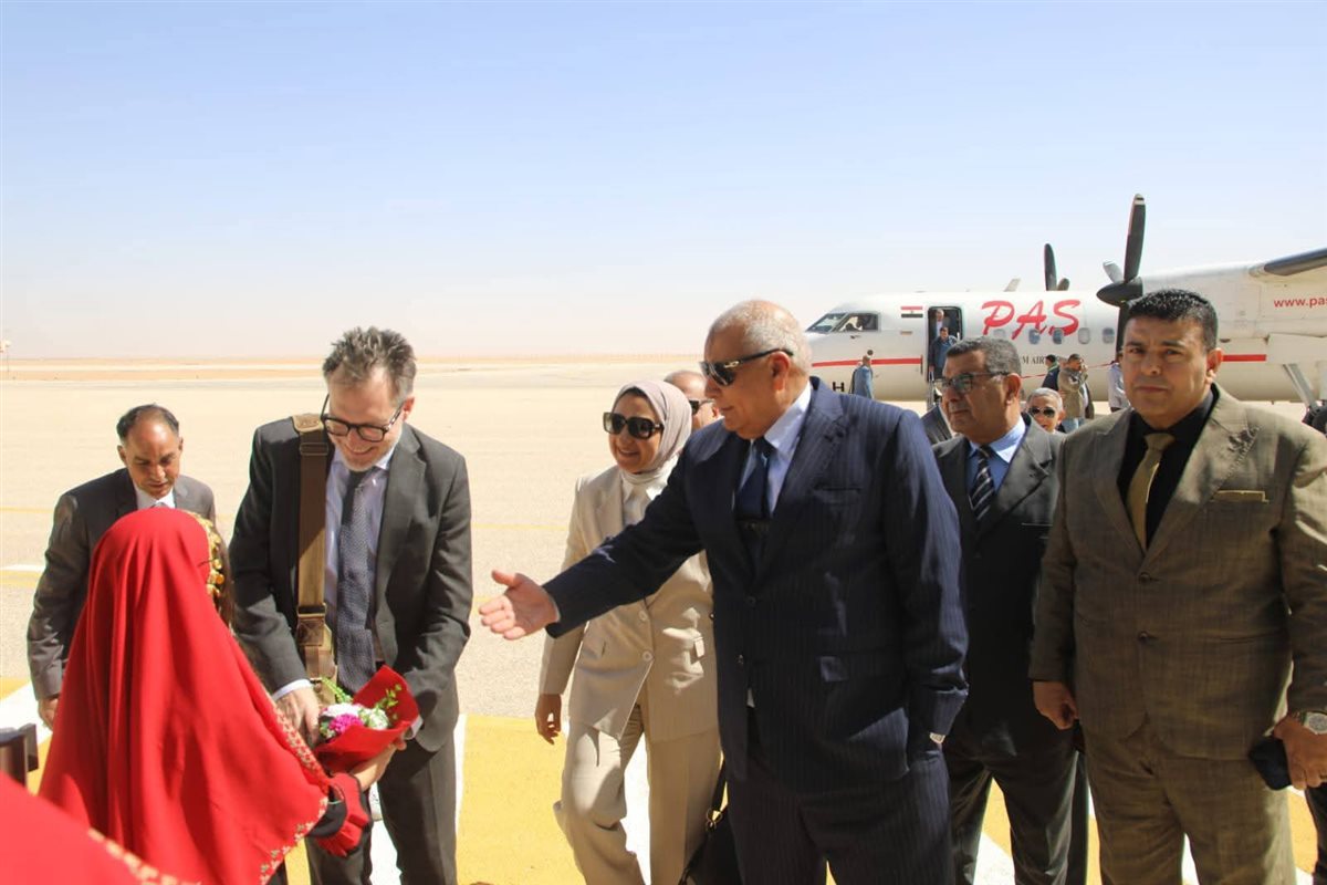 محافظ الوادى الجديد يستقبل السفير الكندي
