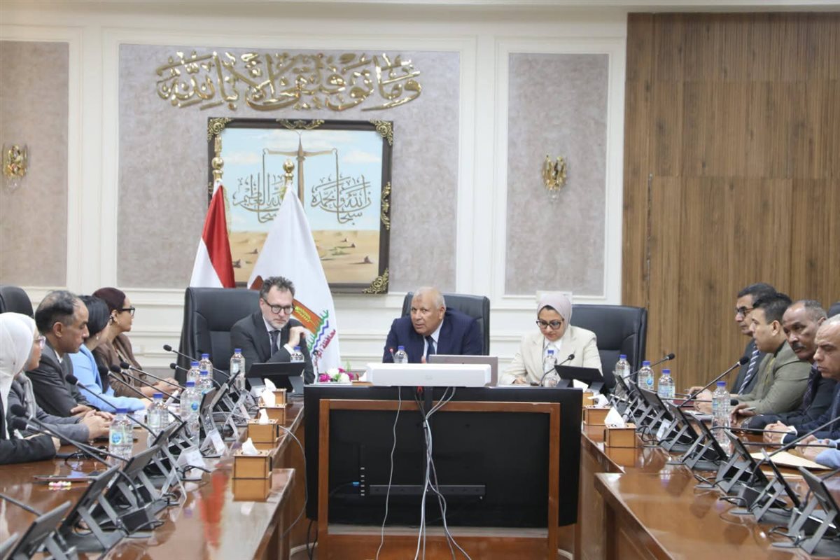 محافظ الوادى الجديد يستقبل السفير الكندي