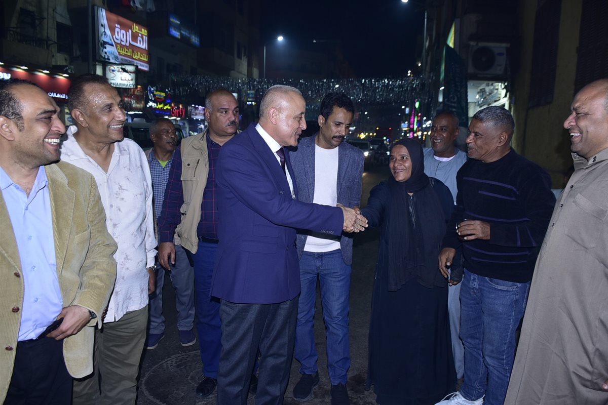 محافظ الأقصر يتوقف لمسن قعيد&nbsp;