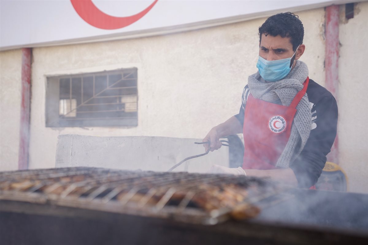&nbsp;المطبخ الإنساني الرمضاني للهلال الأحمر يقدم مليون وجبة للأشقاء الفلسطينيين في غزة