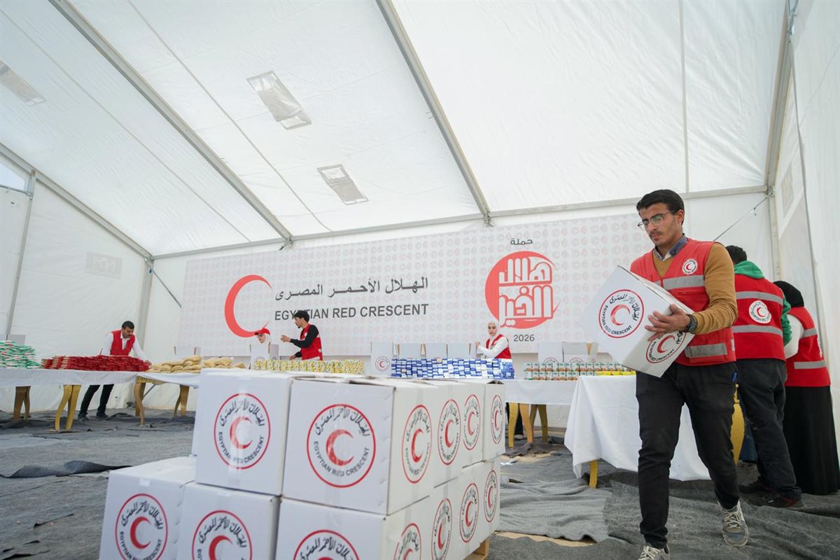 &nbsp;المطبخ الإنساني الرمضاني للهلال الأحمر يقدم مليون وجبة للأشقاء الفلسطينيين في غزة