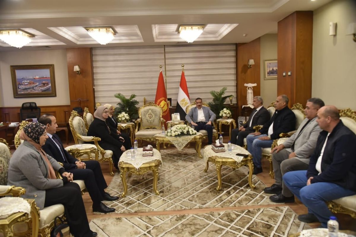 لقاء محافظ بورسعيد الأول بـ رؤساء الأحياء 