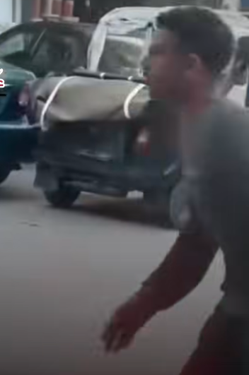 الأمن يفحص فيديو تحرش شاب بسيدة أثناء سيرها بأحد الطرق