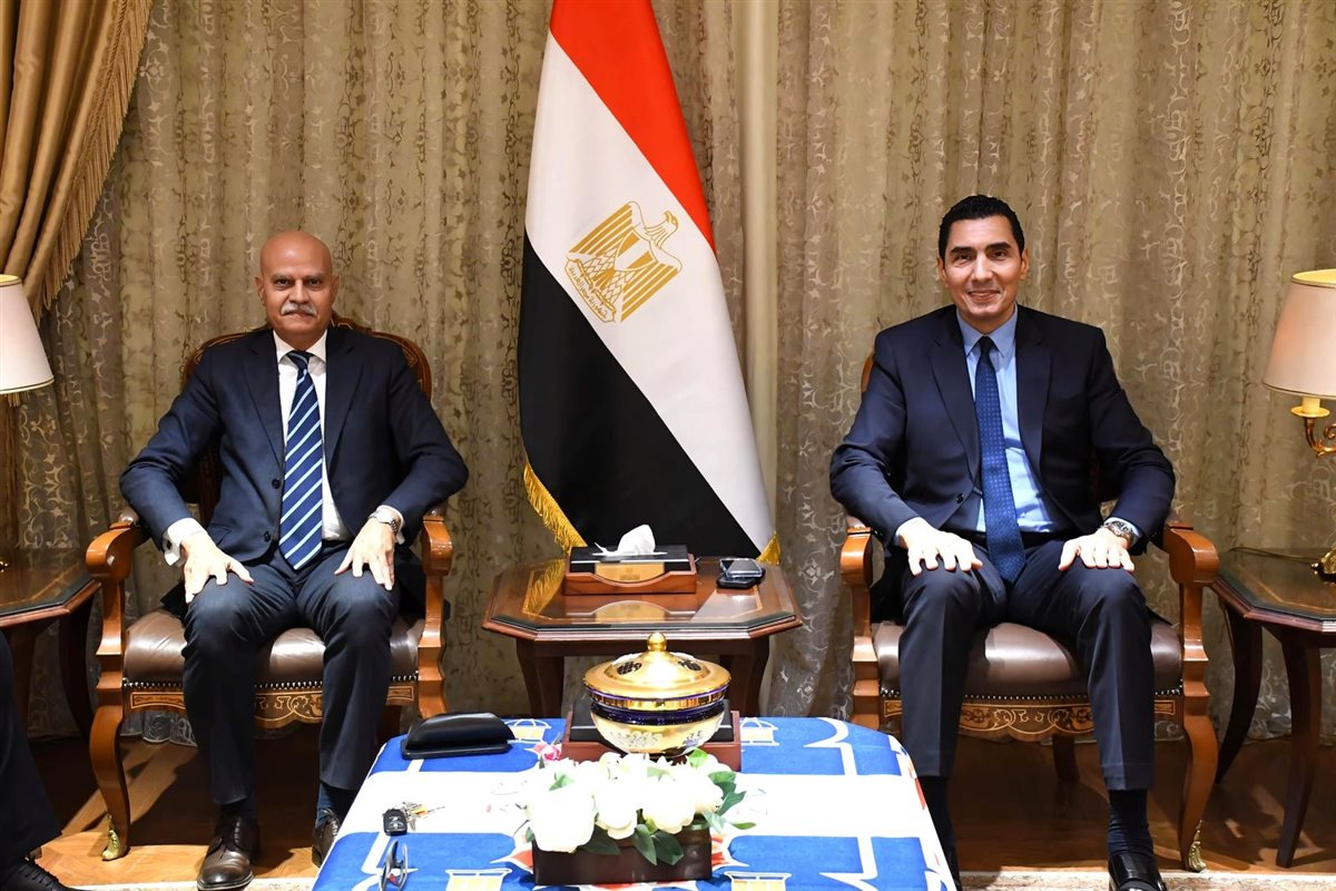 وزير الشباب والرياضة يستقبل مجلس إدارة النادي الإسماعيلي ويتلقى التهنئة