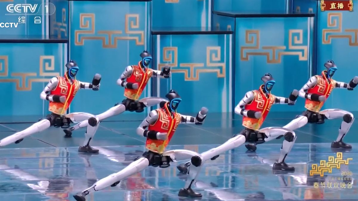 تنين الصين المعدني يرقص في عيد الربيع