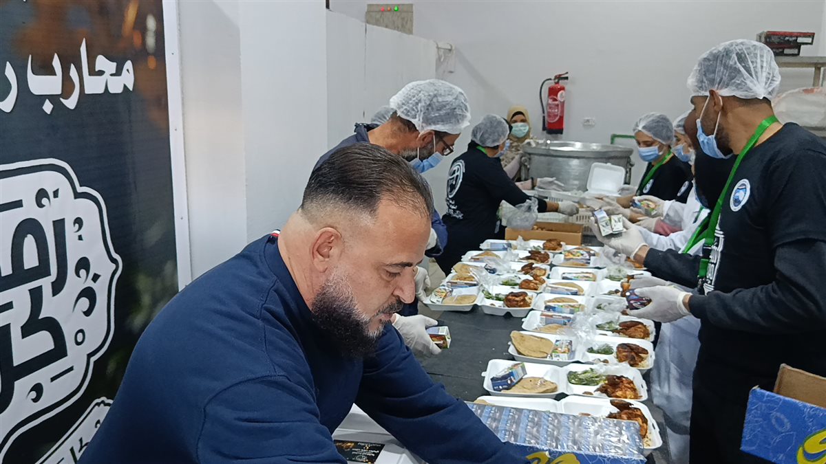 قبطي يقيم اكبر مائدة بالغردقة 