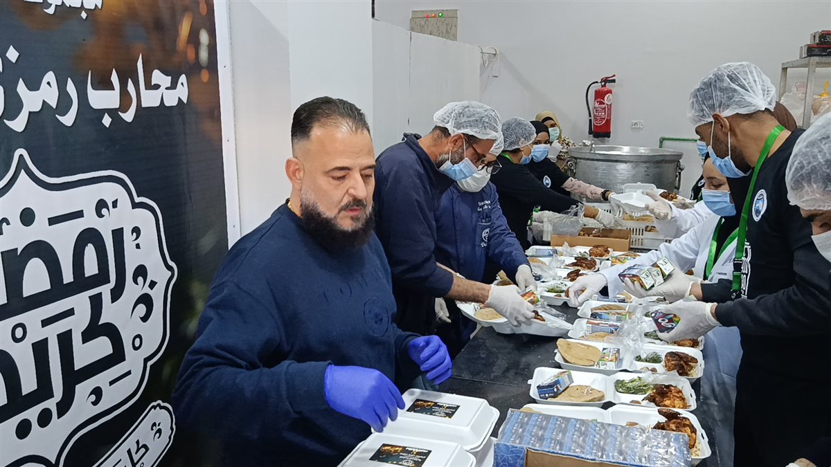 قبطي يقيم اكبر مائدة بالغردقة 