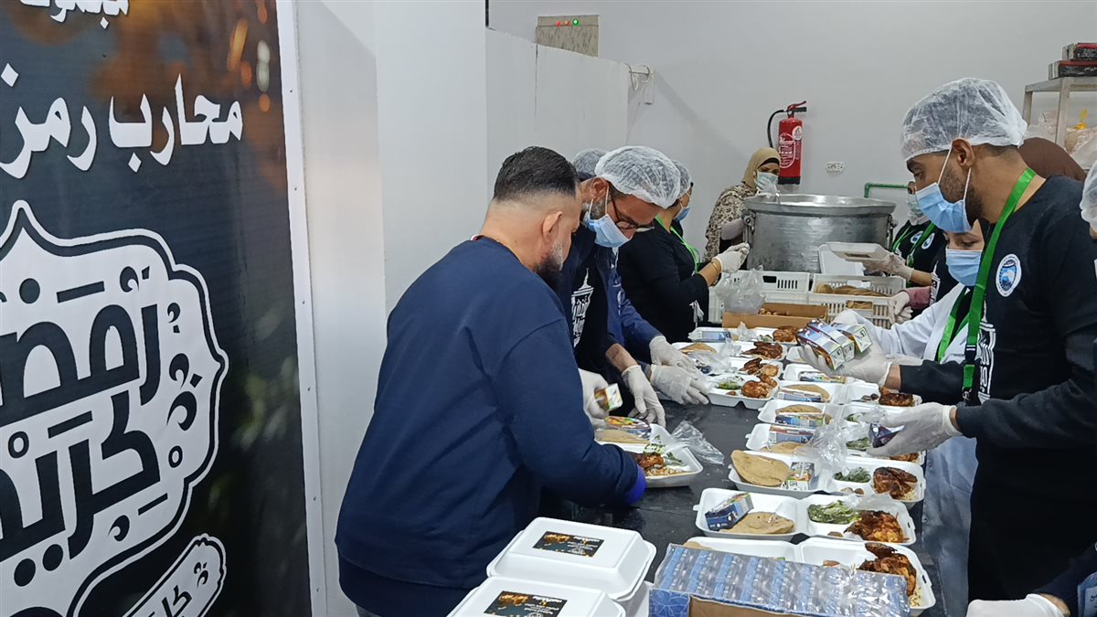 قبطي يقيم اكبر مائدة بالغردقة 