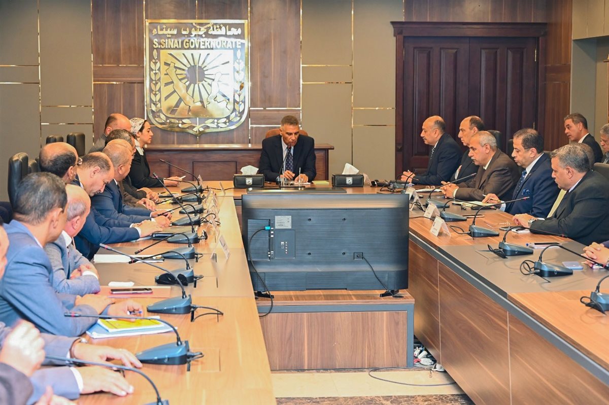 محافظ جنوب سيناء خلال لقائه برؤساء المدن
