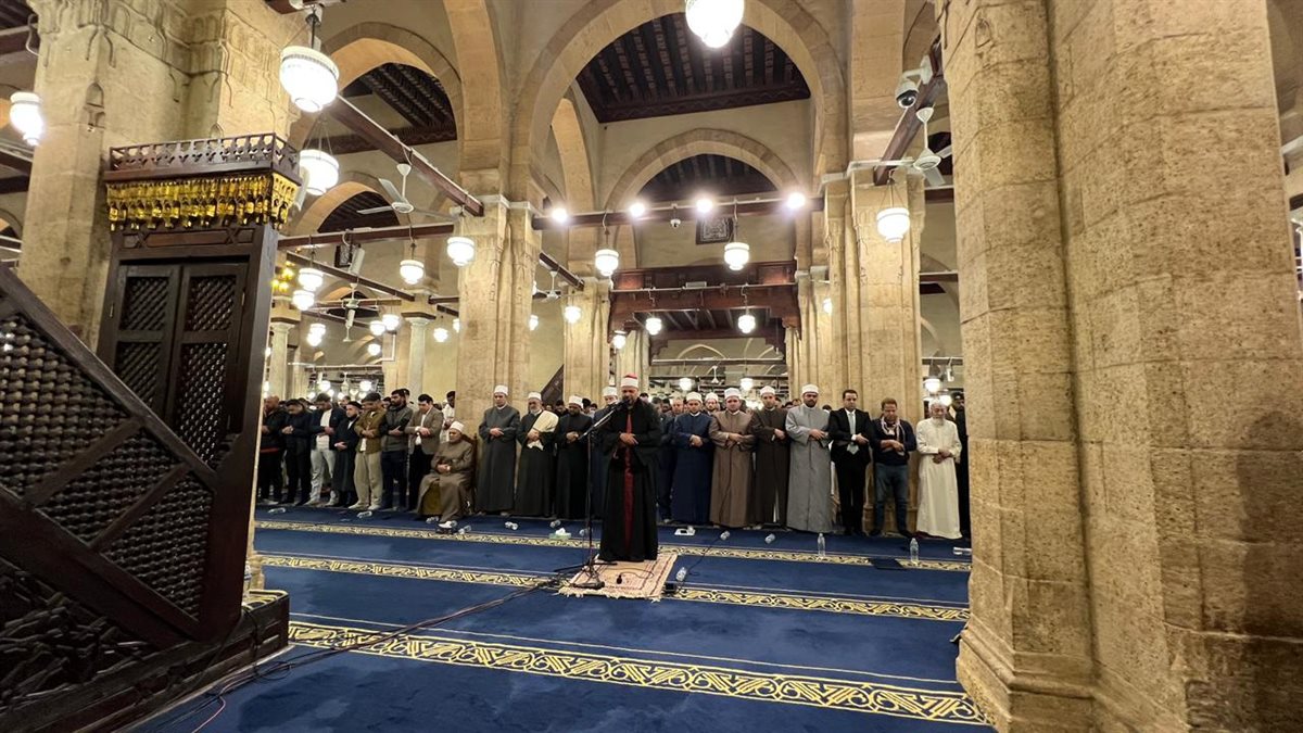 آلاف المصلين بالجامع الأزهر