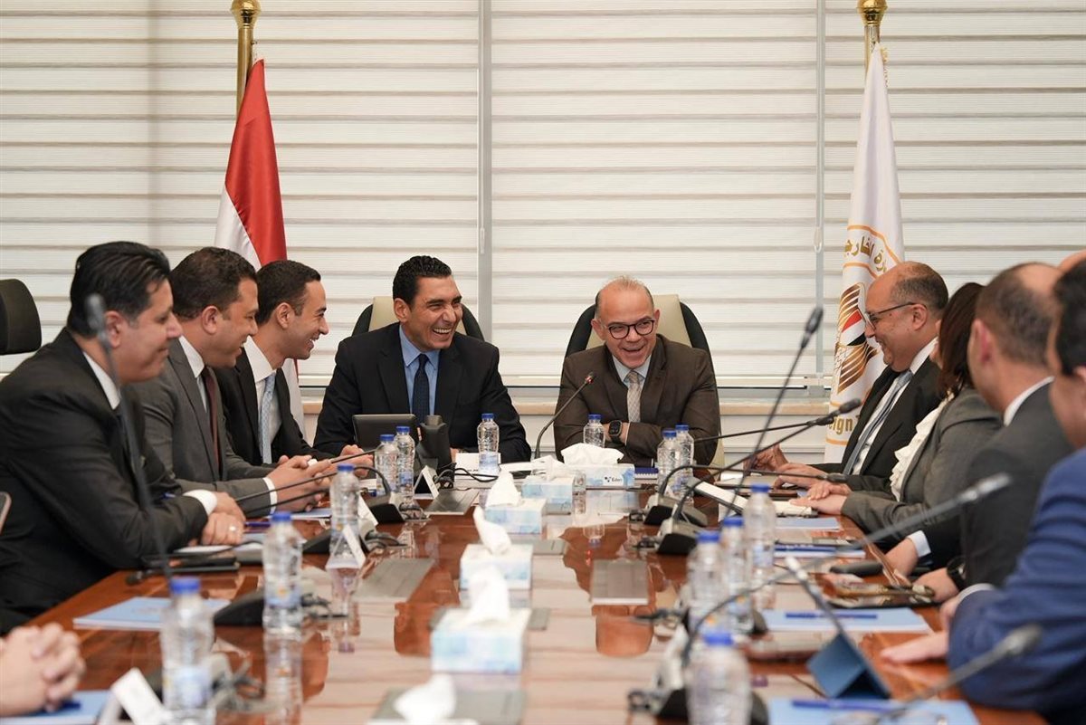 وزيرا الاستثمار والشباب يبحثان آليات تأسيس صندوق استثمار لدعم المواهب الرياضية