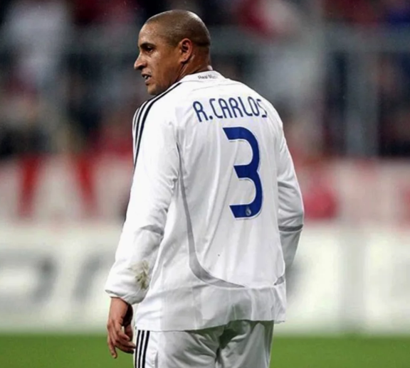 <strong>روبرتو كارلوس</strong>