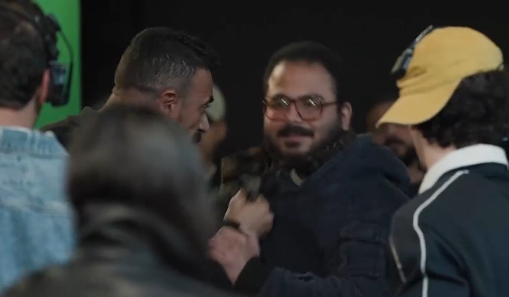<strong>أحمد العوضي يكسر كاميرا وينفعل في برنامج تميم يونس</strong>