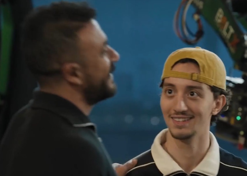 <strong>أحمد العوضي يكسر كاميرا وينفعل في برنامج تميم يونس</strong>