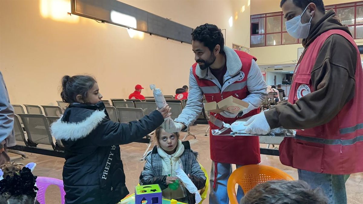 الهلال الأحمر المصري يواصل خدماته الإنسانية للدفعة الـ 16 من الفلسطينيين