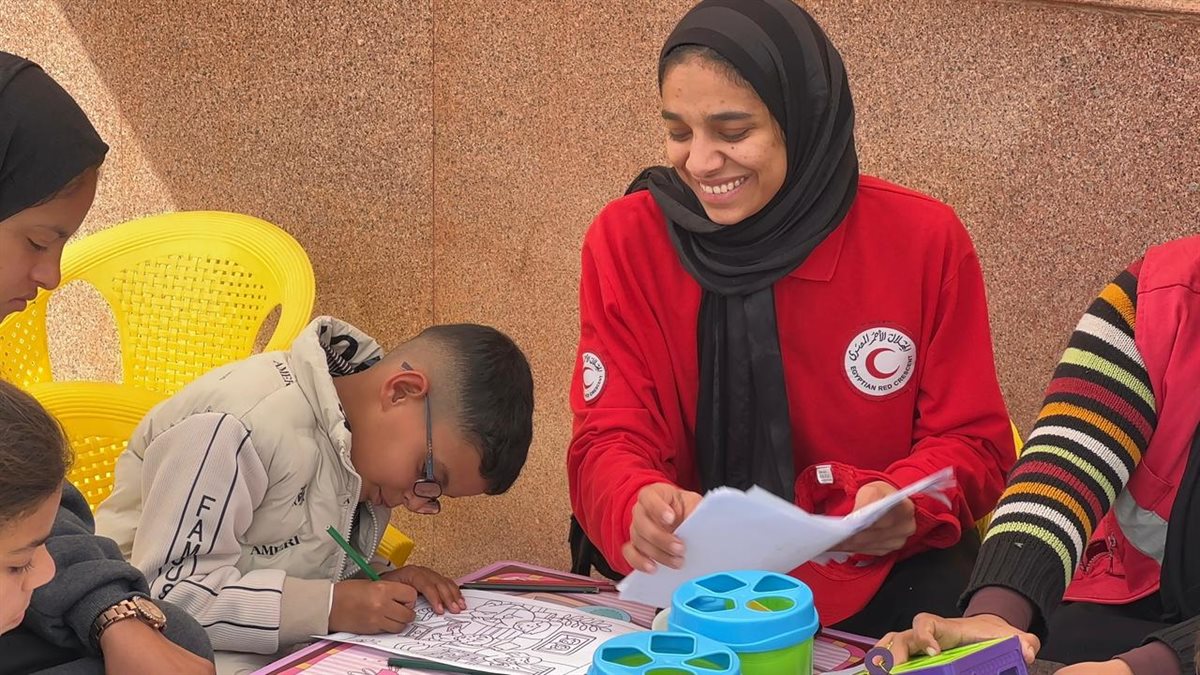 الهلال الأحمر المصري يواصل خدماته الإنسانية للدفعة الـ 16 من الفلسطينيين
