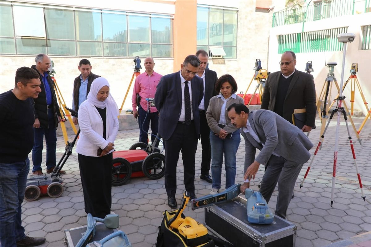محافظ البحر الاحمر يتفقد مركز المعلومات 
