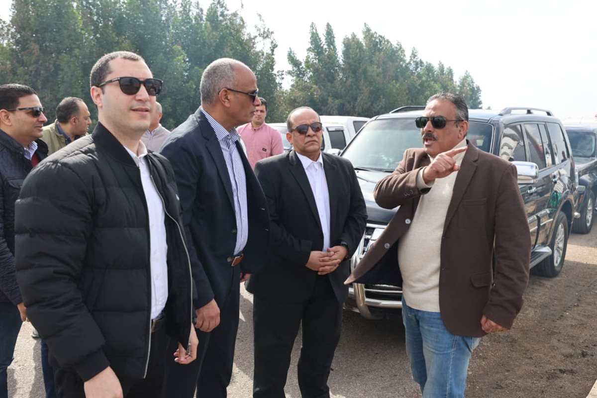 محافظ كفر الشيخ يتفقد رصف الطرق