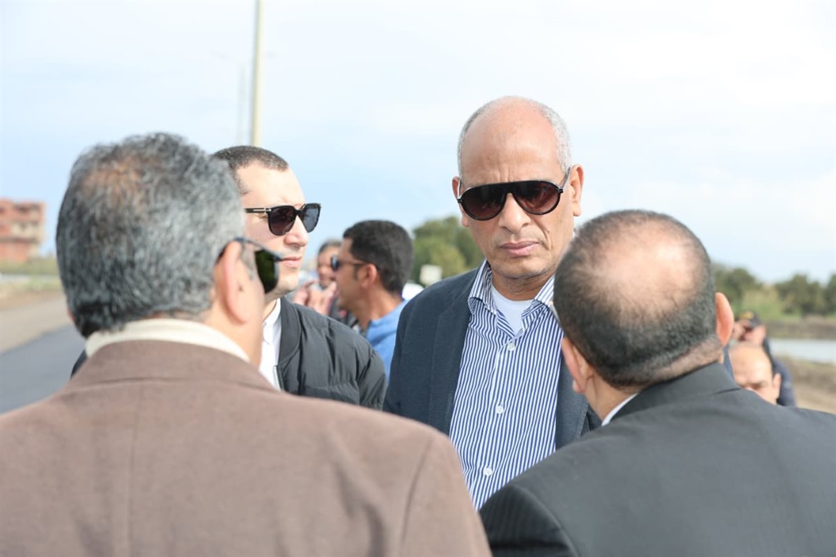 محافظ كفر الشيخ يتفقد رصف الطرق