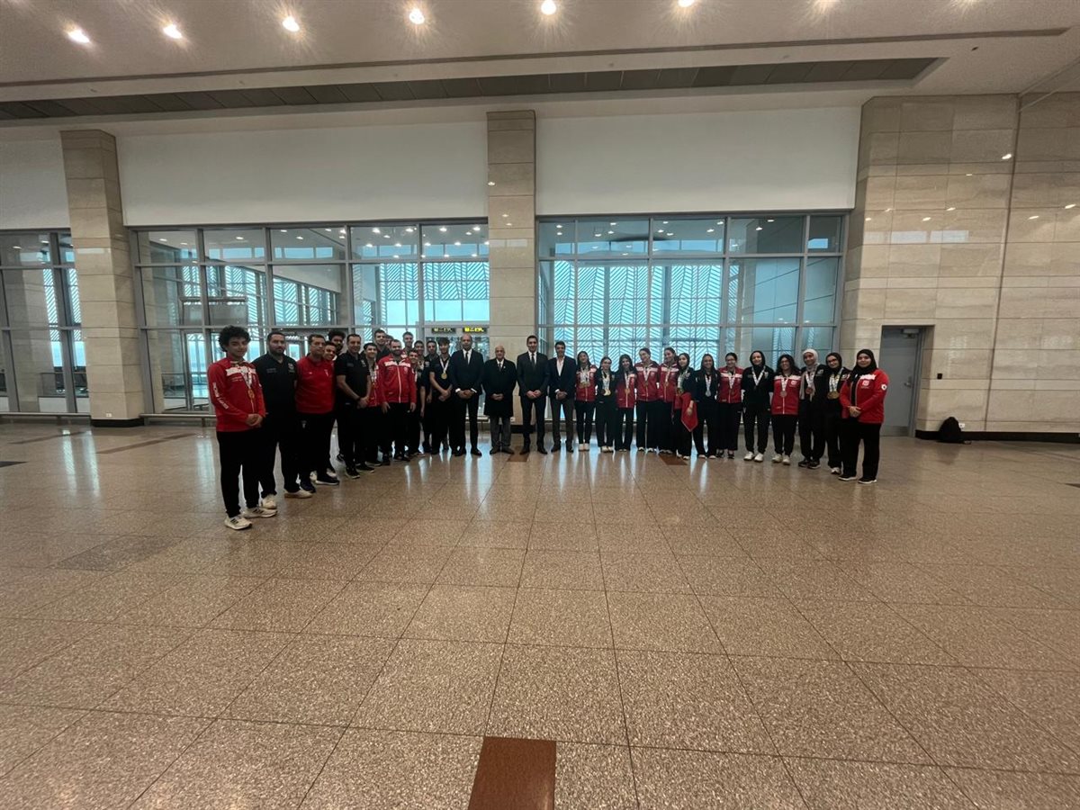 <strong>وزير الرياضة يستقبل منتخب السلاح بعد تصدره بطولة إفريقيا بـ 42 ميدالية</strong>