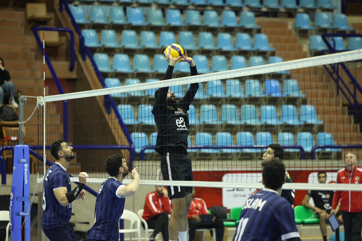 <strong>الأهلي يفوز على الترسانة في دوري السوبر الممتاز للكرة الطائرة&nbsp;</strong>