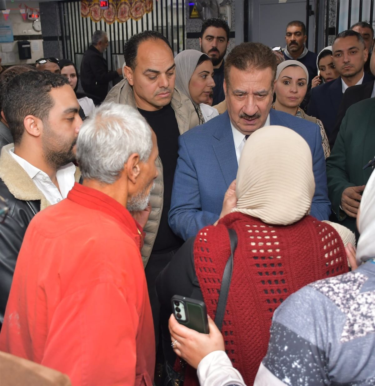 محافظ بورسعيد يتابع انتظام العمل بوحدة صحة المناخ 2 