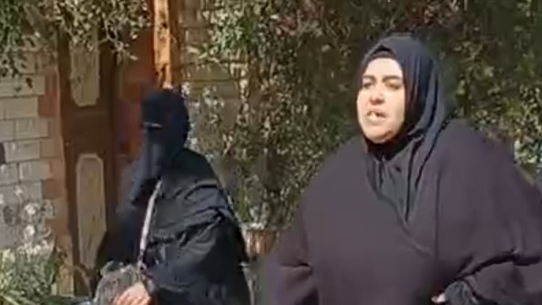 انهيار والدة العروس فاطمة خليل خلال جنازتها - قص