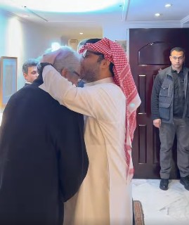 تركي آل الشيخ في زيارة لـ فاروق حسني بالقاهرة