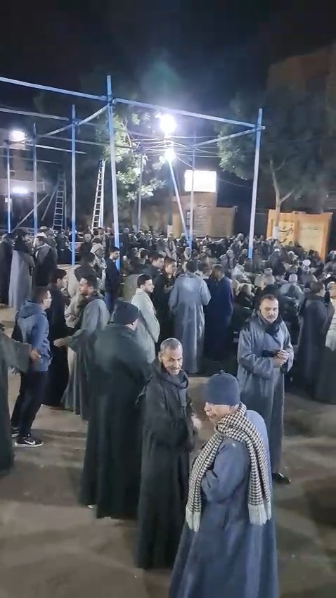 جانب من انتظار تشييع الجثمان&nbsp;