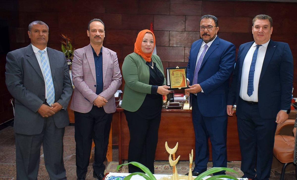 تكريم أوائل الثانوية العامة المشاركين في أوائل الطلبة 