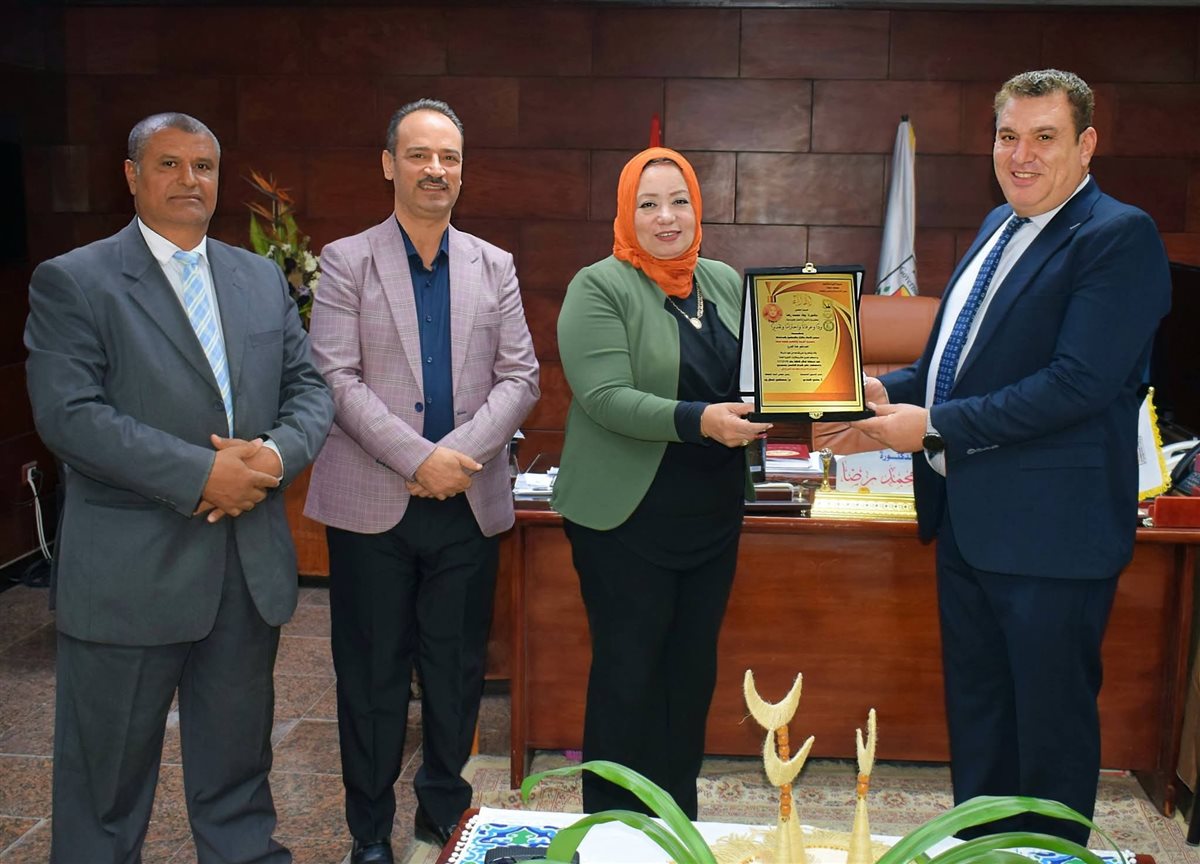 تكريم أوائل الثانوية العامة المشاركين في أوائل الطلبة 