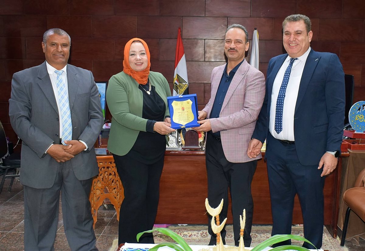تكريم أوائل الثانوية العامة المشاركين في أوائل الطلبة 