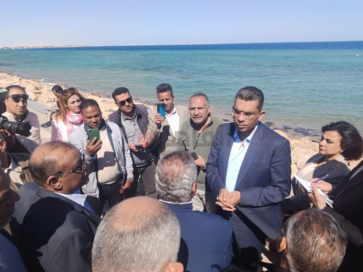محافظ البحر الأحمر يتفقد مشروع كورنيش سفاجا 