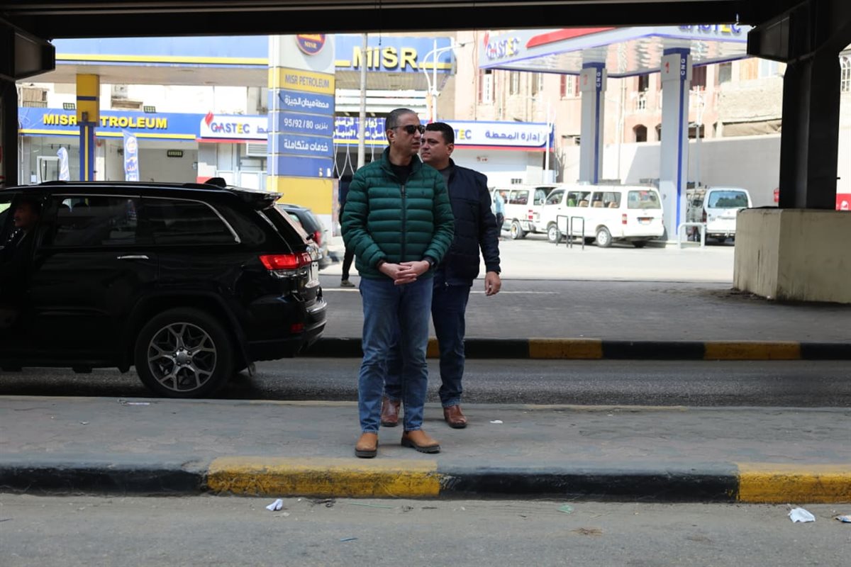 محافظ الجيزة يفاجئ جنوب الجيزة والعمرانية والدقي بحملة موسعة.. رفع إشغالات ومطاردة «الفريزة» وضبط تروسيكل فرز عشوائي