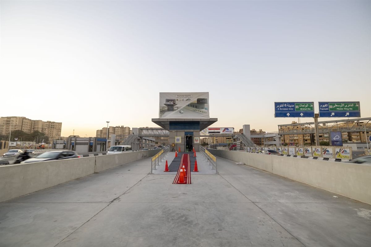 إحدى محطات المرحلة الثانية من الأتوبيس الترددي BRT