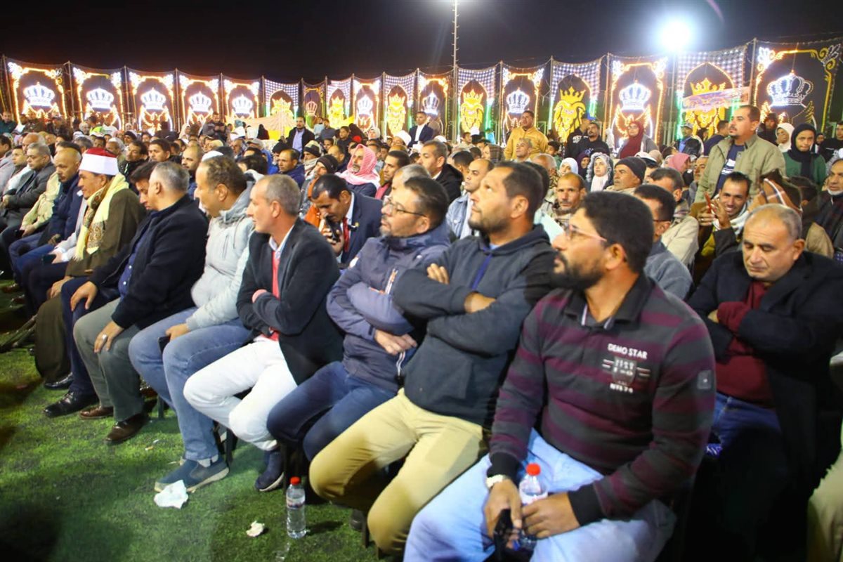 جانب من لقاء محافظ الوادي الجديد باهالي بلاط