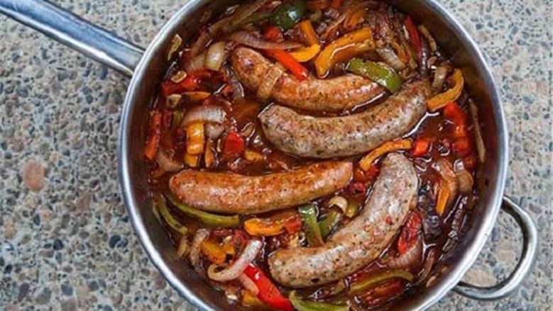 طريقة عمل السجق بالبصل والطماطم