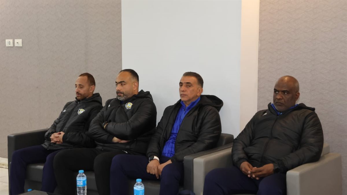 محافظ الإسماعيلية يدعم لاعبي النادي الإسماعيلي قبل مواجهة النادي المصري