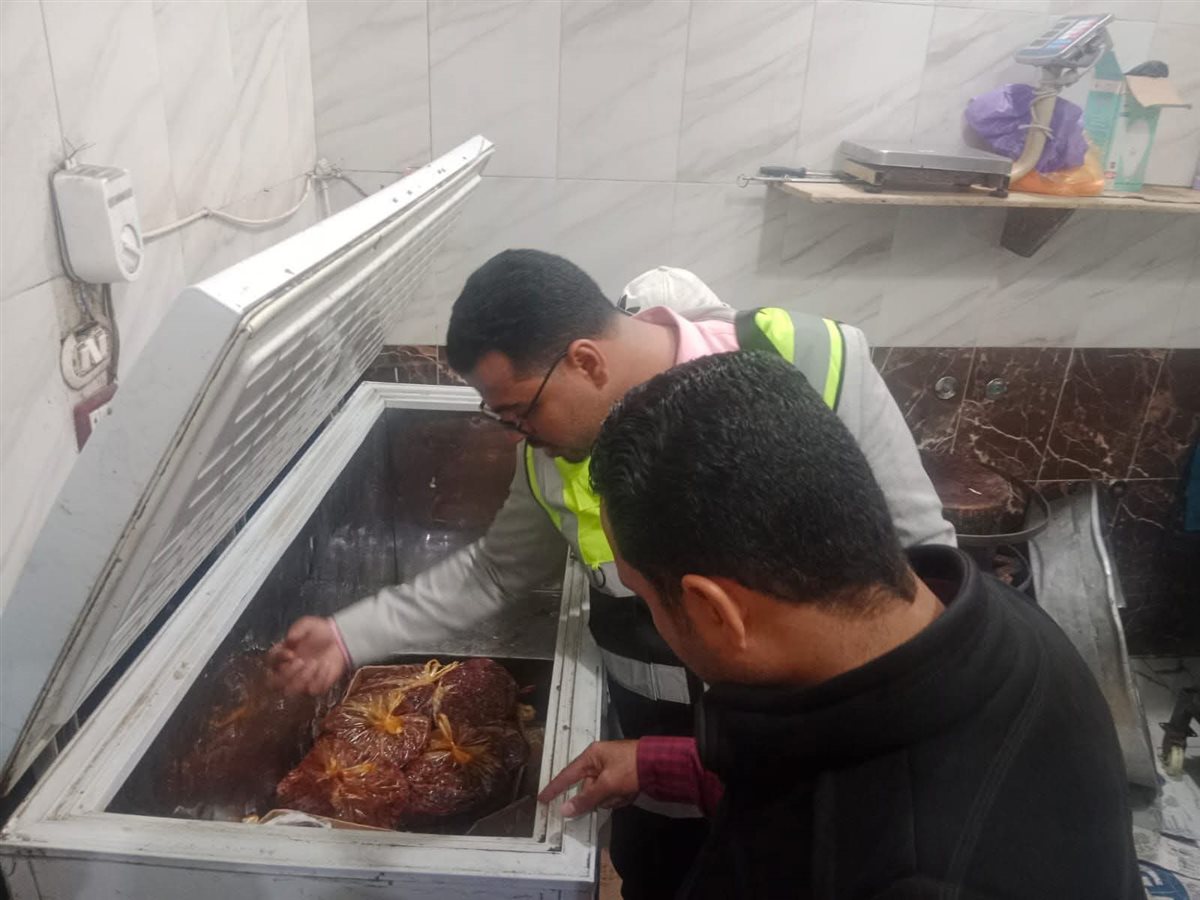 ضبط كبدة فاسدة داخل أحد مطاعم نجع حمادي&nbsp;