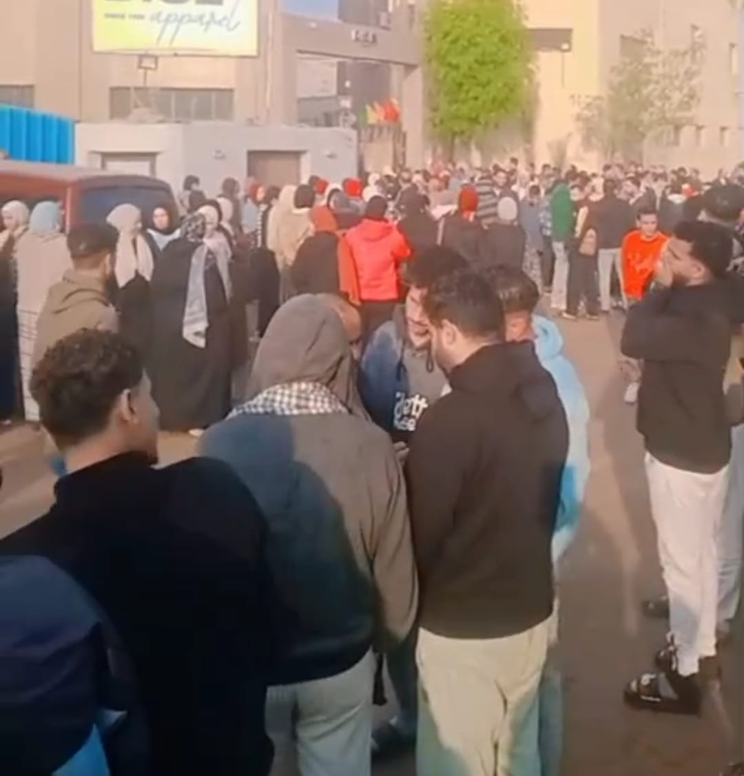 العمال بعد وقفه عن العمل