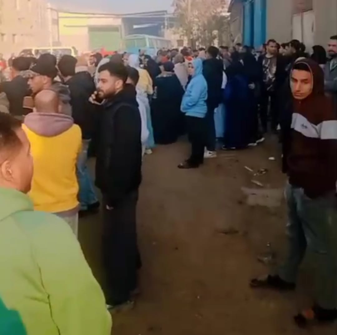 العمال بعد وقفه عن العمل